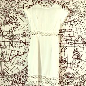 White Acesnug Dress Size L. White lace. NWOT